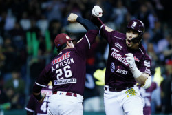 Tomateros toma ventaja en la Serie Final de la LMP al vencer 6-2 a Venados