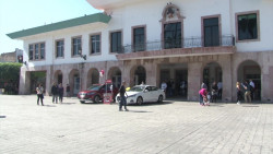 Instalan exhibición comercial en espacio público