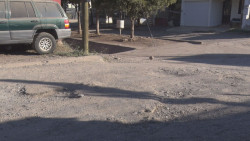 Pavimento destrozado en San Benito