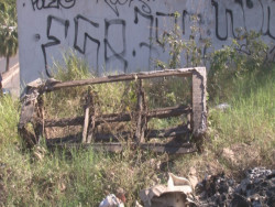 Calle Guamúchil, con mucha basura quemada