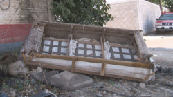 Basura y muebles viejos tirados en la San Rafael