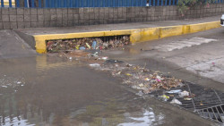 Limpia alcantarillas para evitar encharcamientos en Culiacán