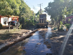 Atiende Ayuntamiento de Navolato a familias de Dautillos por encharcamientos