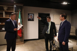 Sale Carricarte llega Alberto de la Vega