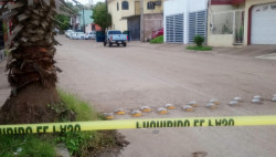 Asesinan a hombre en la Laureles Pinos, queda en el interior de una camioneta