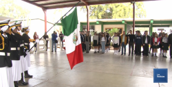 Docentes trabajan el lenguaje a señas para ser inclusivos en clases y actos cívicos