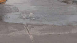 Fuga de agua por la Lázaro Cárdenas