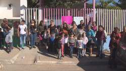 Exigen padres de familia del Kínder Diana Laura Riojas, que SEPyC asigne y pague una plaza de intendente