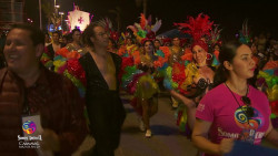 Rompe récord primer desfile, pero en generación de basura