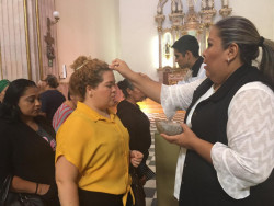 Católicos se preparan para semana santa con la imposición de la ceniza