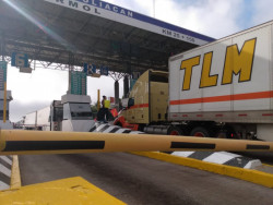 Tomada por ciudadanos caseta de peaje Mármol-Culiacán