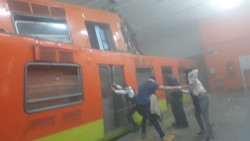 Muere una persona en choque de trenes del metro de la Ciudad de México