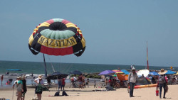 Se mantienen abiertas a bañistas playas de Mazatlán