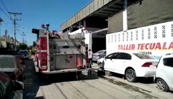 Corto circuito provoca incendio en taller