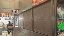 Cierran algunos locales del mercado como medida preventiva del coronavirus