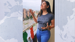 Desde su balcón en Italia canta El Corrido de Mazatlán
