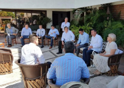 Se reúnen empresarios con el Alcalde de Ahome