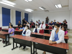 Curso de “Atención Integral del Paciente con COVID-19” en el Centro de Simulación Clínica
