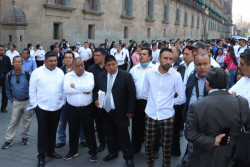 Meseros mexicanos despedidos por COVID-19