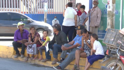 Amotinados así reciben apoyos adultos mayores en la zona rural