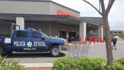 Tiene que actuar policía tras aglomeración en Cotsco