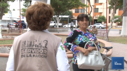 En plazas públicas pagan programa de adultos mayores