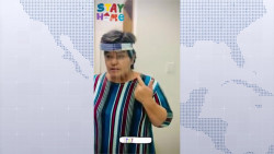 Pasa cuarentena armando caretas y donando a hospitales