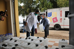Dona la UAS Alcohol en gel y mascarillas al sector salud