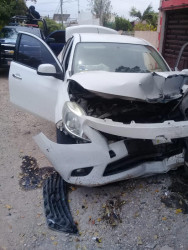 Policías Estatales aseguran a joven con vehículo robado luego de una persecución