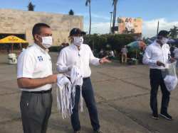 COPARMEX regala cubrebocas a ciudadanos