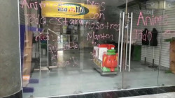 Bajan cortinas, pero dejan alentador mensaje a sus clientes