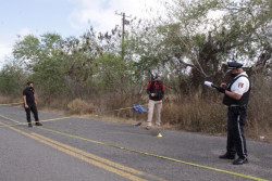 Vehículo no identificado atropella a mujer y muere