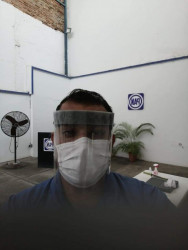 Se unen panistas para armar y donar caretas