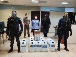 La SSP Sinaloa recibe donativo de la UAS de caretas y gel antibacterial
