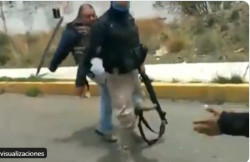 Video: golpean a policías de Puebla porque les pidieron usar cubrebocas