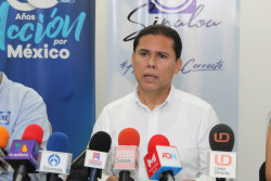 Personal médico debe ser héroe, no mártires: PAN