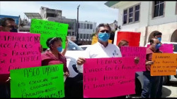 Protestan una vez más en evento del Alcalde