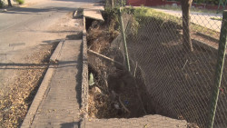 Sigue en malas condiciones barda de un parque en San Benito