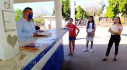 Profesores llevan manual de aprendizaje a zonas apartadas