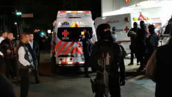 Hombre vestido de mujer llega a la Cruz Roja herido de bala