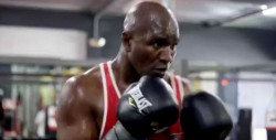 Evander Holyfield esta de regreso a sus 57 años