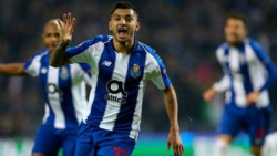 Lopetegui firmaría a “tecatito” a cualquier costo