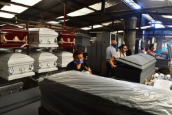 Fabricantes de ataúdes...en problemas