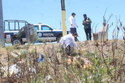 Encuentran a la orilla de la carretera un cadáver
