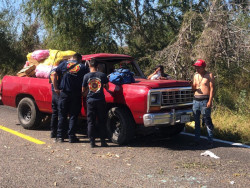Dos lesionados deja volcadura al norte de Mazatlán