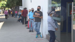Piden cuentahabientes abrir las sucursales para evitar largas filas y contagios