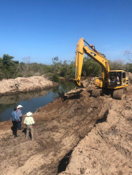 En el Majahual avanzan los trabajos de desazolve y dragado