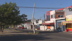 Poste a punto de caerse por el Boulevard  Las  Torres