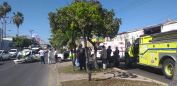 Aparatoso choque deja 2 personas lesionadas