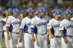 Se detiene béisbol en Nicaragua tras muerde de coach